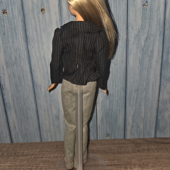 2004 Fashion Fever Barbie Doll #H0661 - Picture 5 of 5